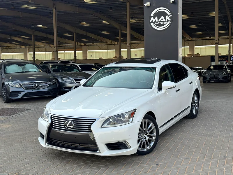 4.6L V8 / BLIND SPOT / COOLING AND HEATING SEATS / SOFT CLOSE DOORS / IN PERFECT CONDITION636120729025311119