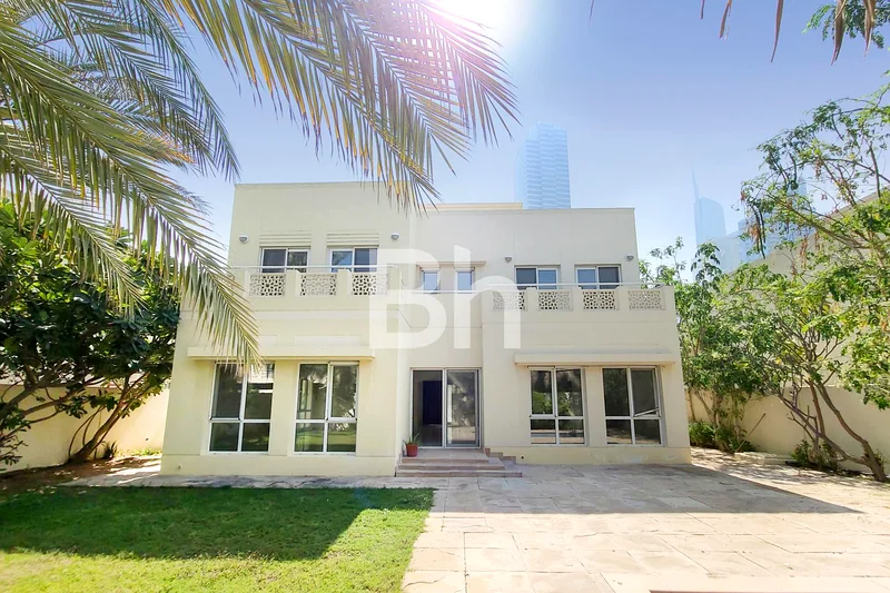 Upgraded | Sky View | Pool | Spacious63726113957379110