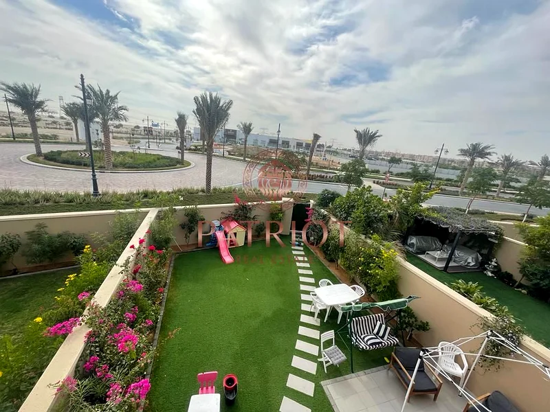 EXCLUSIVE UNIT | SINGLE ROW | AMAZING PRICE | MORTGAGE POSSIBLE63915585610498111