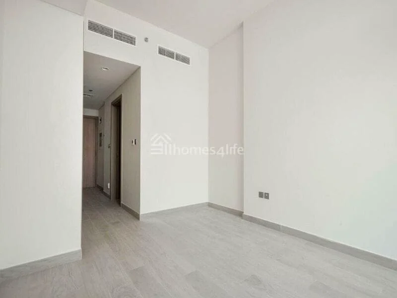 Bright studio | Balcony | Multiple cheques63803427967489111