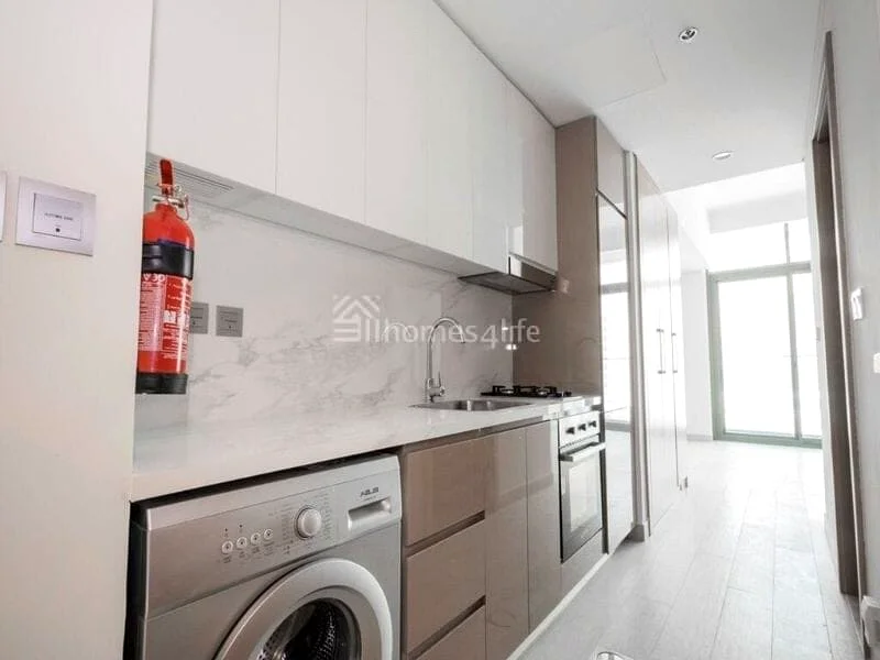 Bright studio | Balcony | Multiple cheques63803427967489113