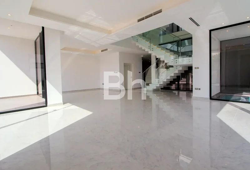 Contemporary | Private Elevator | Vacant63916904167938112