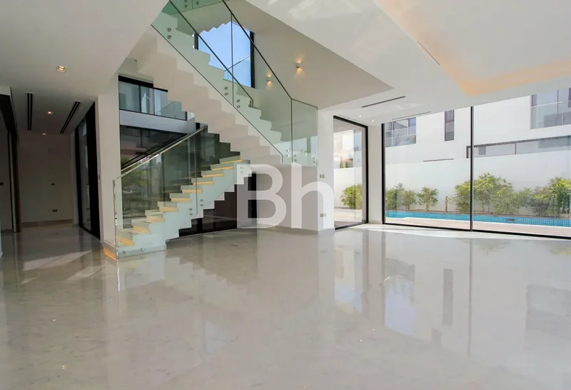 Contemporary | Private Elevator | Vacant63916904167938113