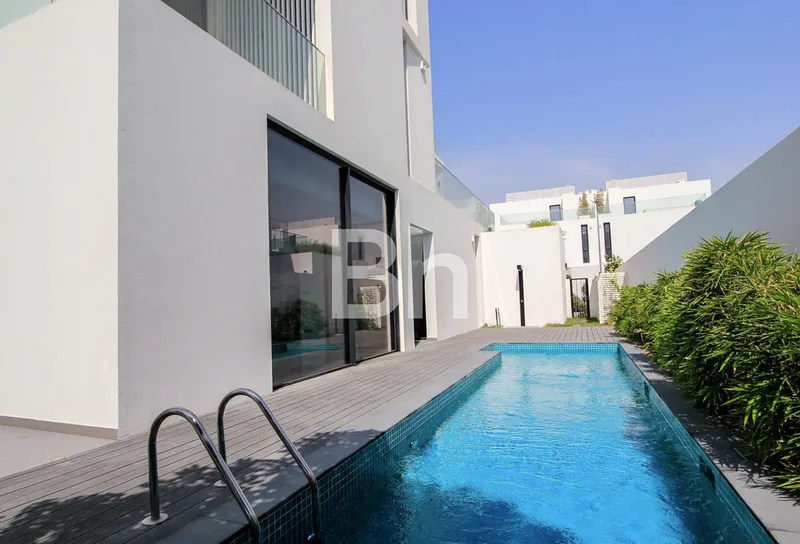 Contemporary | Private Elevator | Vacant63916904167938110