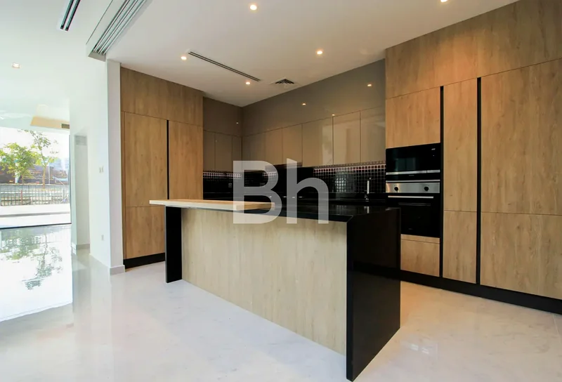 Contemporary | Private Elevator | Vacant63916904167938111