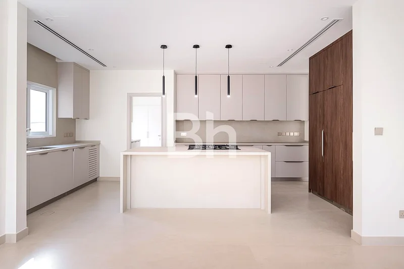 فيلا جديدة بالكامل مكونة من 4 غرف نوم ومُجددة بالكامل63917562871042112