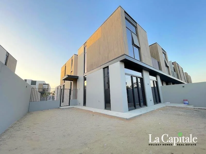 4 غرف نوم بريميوم + خادمة | تطل على المسبح والمنتزه63926297296131110