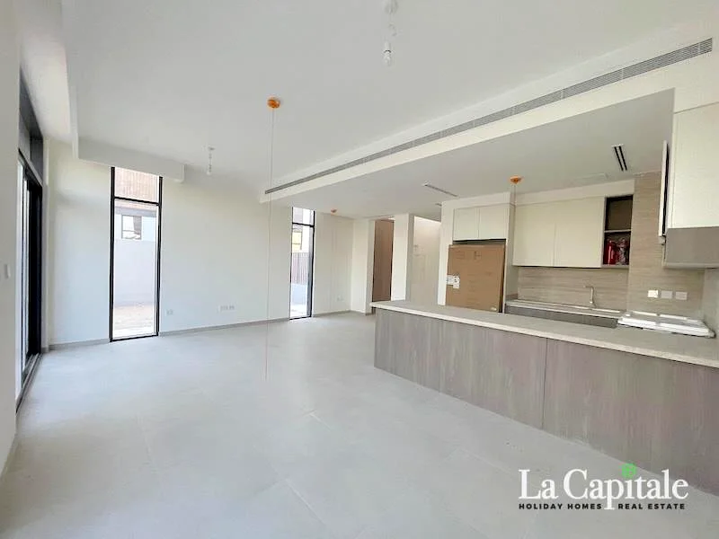 4 غرف نوم بريميوم + خادمة | تطل على المسبح والمنتزه63926297296131112