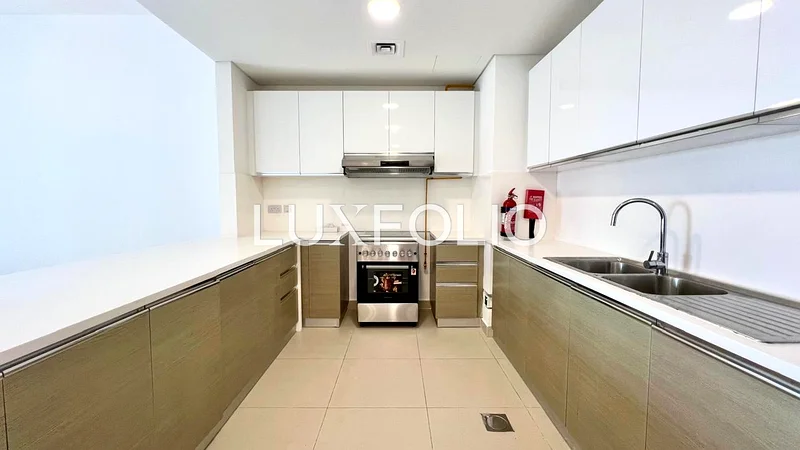 High Floor | Vacant | Appliances Included63728068766337112