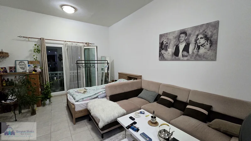صفقة ساخنة للاستوديو المؤجر مع شرفة، للبيع في ديسكفري جاردنز63935661304963110