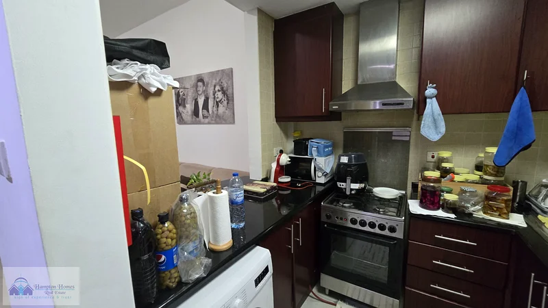صفقة ساخنة للاستوديو المؤجر مع شرفة، للبيع في ديسكفري جاردنز63935661304963112