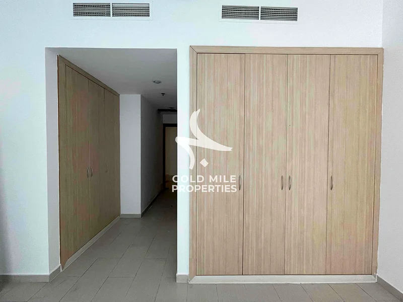غرفة خادمة فاخرة بثلاث غرف نوم مع تبريد مجاني في أوبرا مول الإمارات63744067391873113