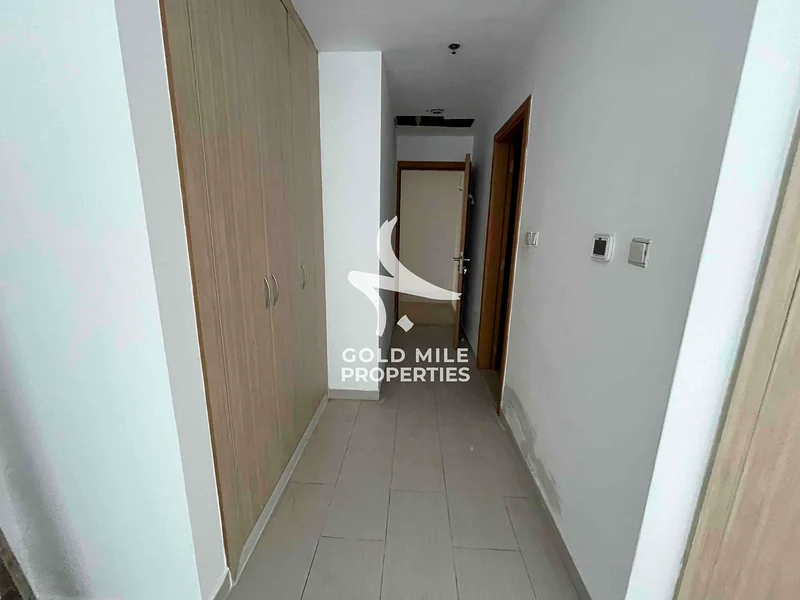 غرفة خادمة فاخرة بثلاث غرف نوم مع تبريد مجاني في أوبرا مول الإمارات63744067391873114