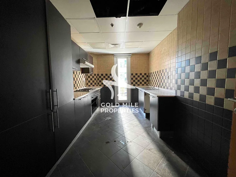 غرفة خادمة فاخرة بثلاث غرف نوم مع تبريد مجاني في أوبرا مول الإمارات63744067391873112