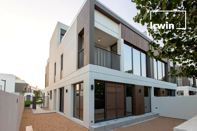 Keys in Hand | Large Bright Living Space63806547641859110