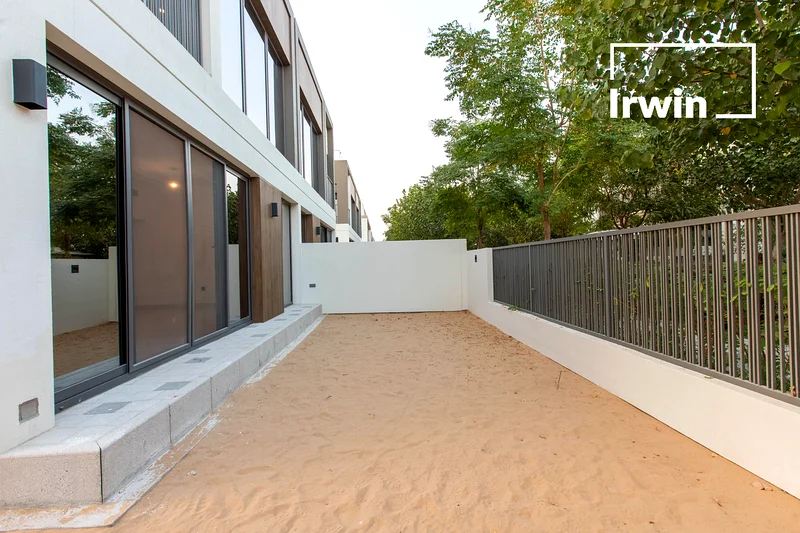 Keys in Hand | Large Bright Living Space63806547641859111