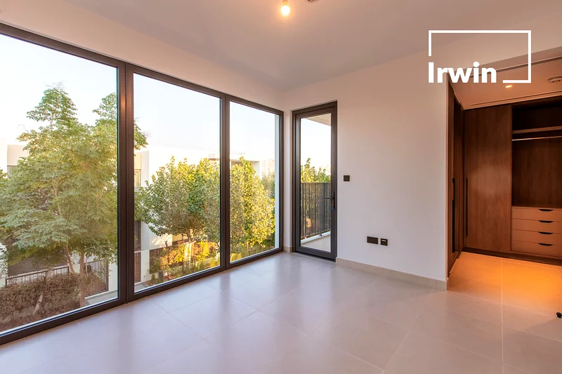 Keys in Hand | Large Bright Living Space63806547641859113