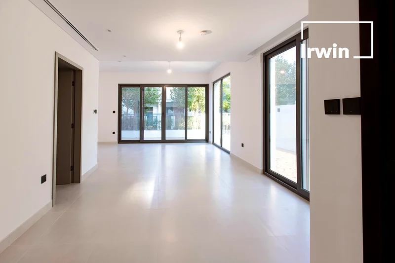 Keys in Hand | Large Bright Living Space63806547641859114