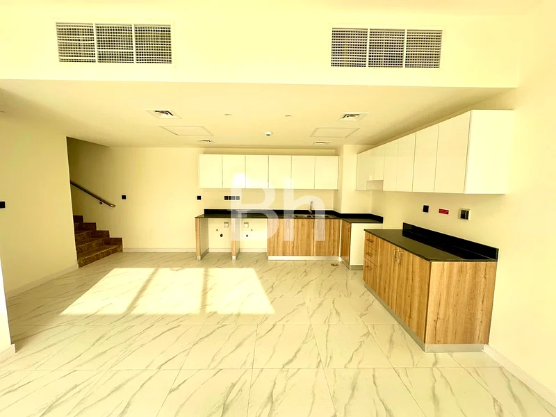 حديثة | جديدة تمامًا | شاغرة الآن | غرفة خادمة63735763410306112