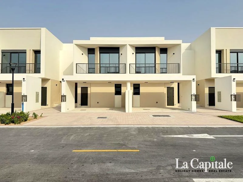 موقع متميز | جاهز للانتقال | منزل شبه منفصل واسع مكون من 3 غرف نوم63737272680835110