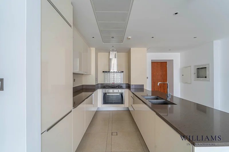 VACANT | MARINA VIEWS | SPACIOUS BALCONY64041139424257113