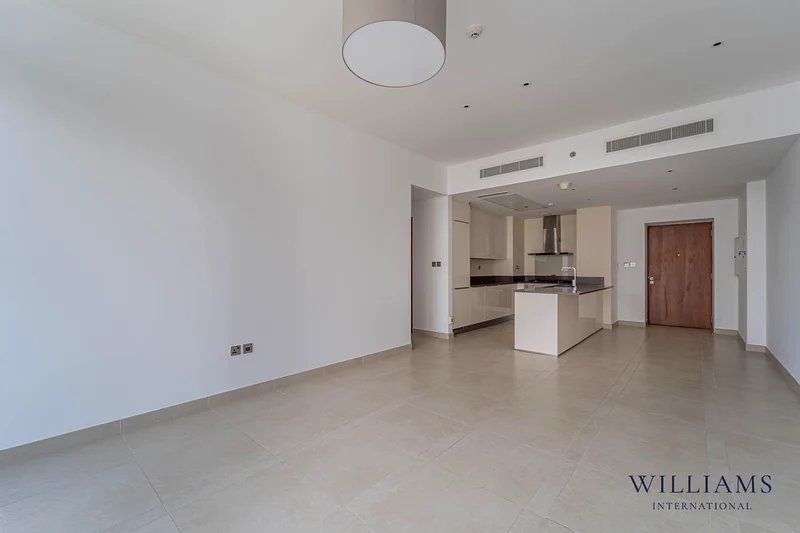 VACANT | MARINA VIEWS | SPACIOUS BALCONY64041139424257111
