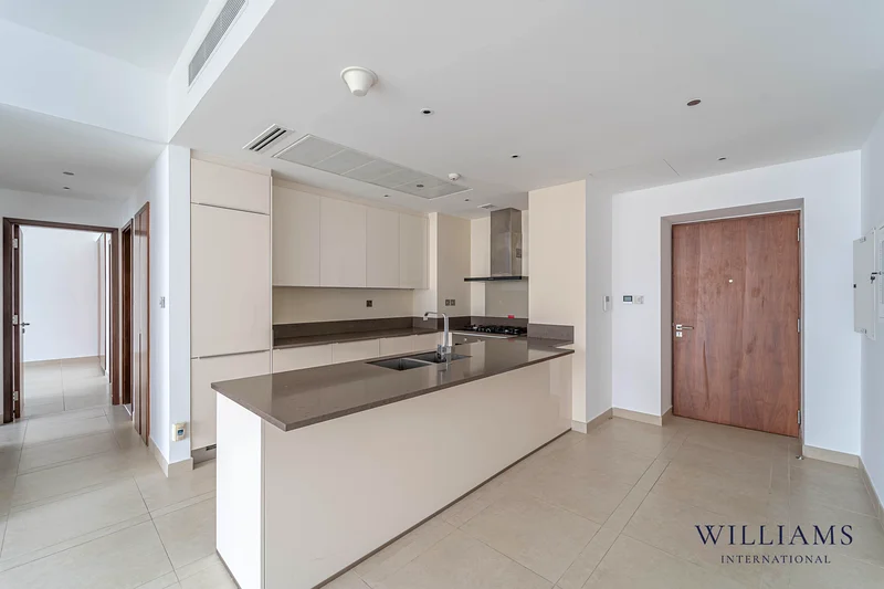 VACANT | MARINA VIEWS | SPACIOUS BALCONY64041139424257112