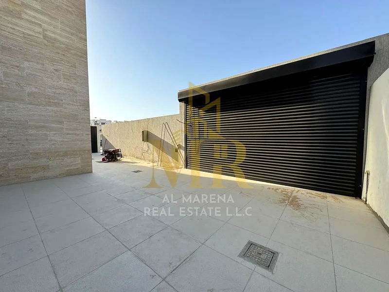 For sale, a villa with a private pool, two floors and a roof, modern, super deluxe design, with the possibility of easy bank financing.63872421009283114
