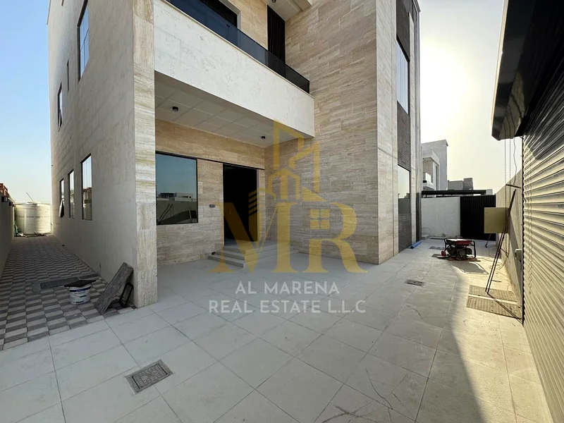 For sale, a villa with a private pool, two floors and a roof, modern, super deluxe design, with the possibility of easy bank financing.63872421009283113