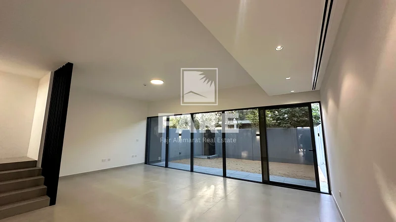 Spacious 3 Bedroom Corner Townhouse for Rent63654746813827114