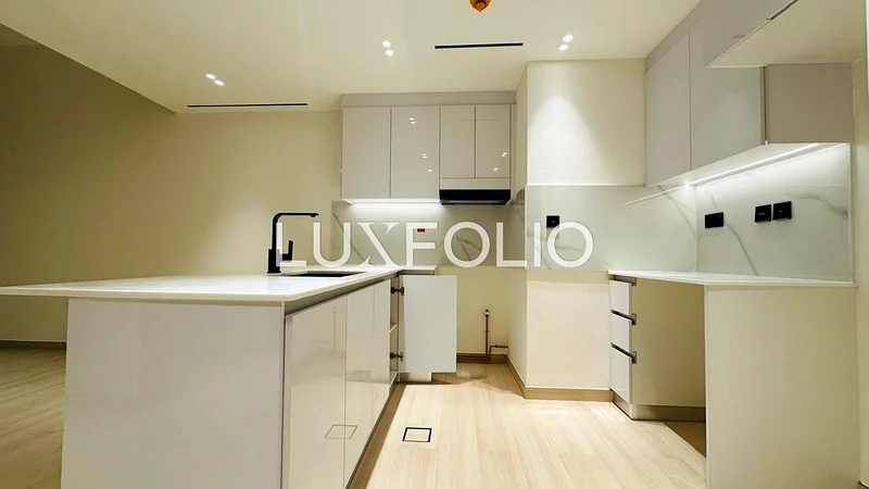 Fully Furnished | New Fit Out | 12 cheques63779603121410114