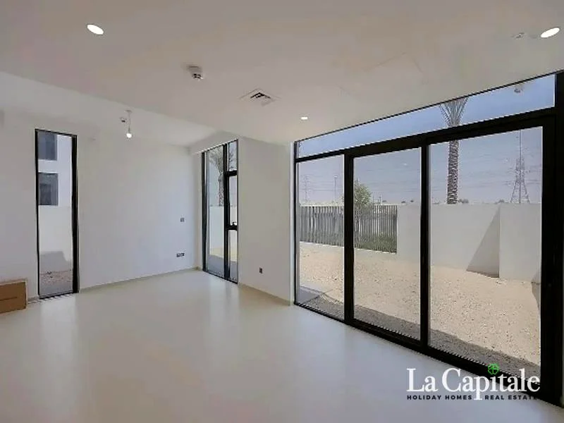 منظر المسبح | فيلا جديدة كليًا | موقع متميز63930523192323111