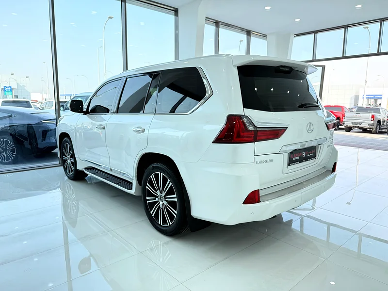 لكزس LX570 ابيض / احمر خليجي 201863612073548930113