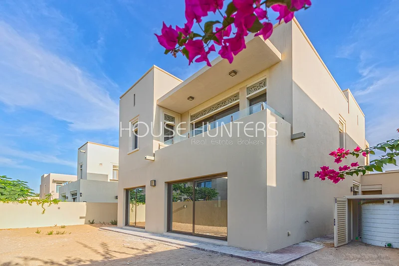 Single Row | Prime location | Vacant end of Oct63727208102659110