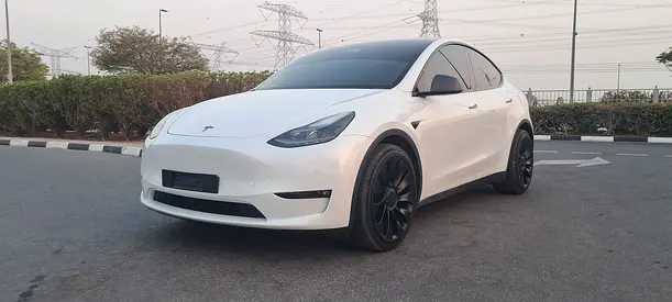 MODEL Y 2024 LONG RANGE 52000 KM DUAL MOTOR FULL OPTION + GCC ORGINAL PAINT 100% + EXTRA OPTION