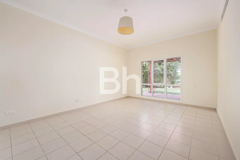 Exclusive | 5 Bedroom Villa | Large Plot | Vacant63726113948418113