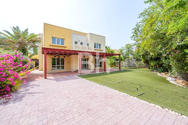 Exclusive | 5 Bedroom Villa | Large Plot | Vacant63726113948418110