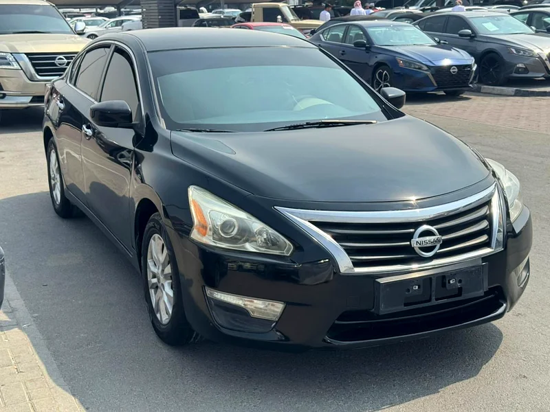 Nissan Altima 2015 black color GCc calen cR63613131454851112