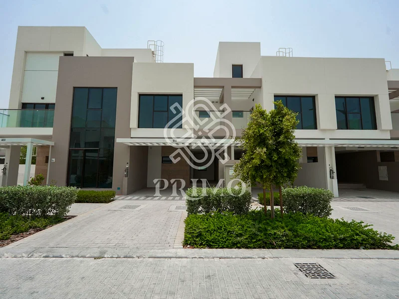 فيلا شبه منفصلة I أرض فارغة I قطعة أرض كبيرة I فيلا واسعة بـ 3 غرف نوم63738198779394110