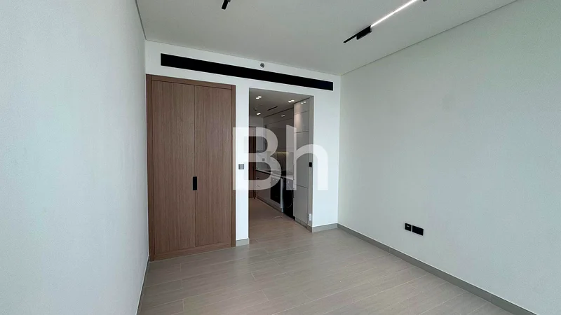 Mid floor | Brand new | Vacant | Community views63785267372162113