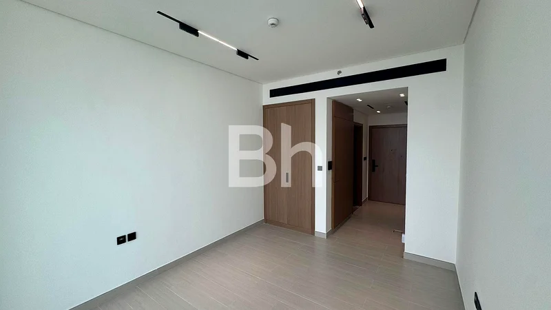 Mid floor | Brand new | Vacant | Community views63785267372162112