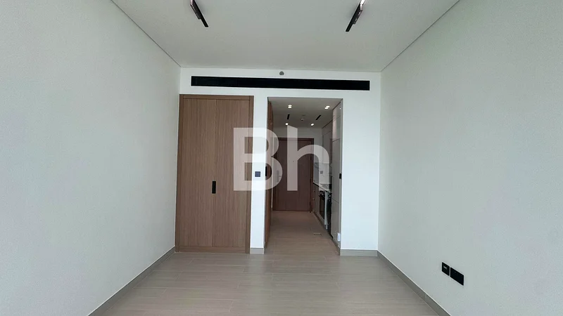 Mid floor | Brand new | Vacant | Community views63785267372162111