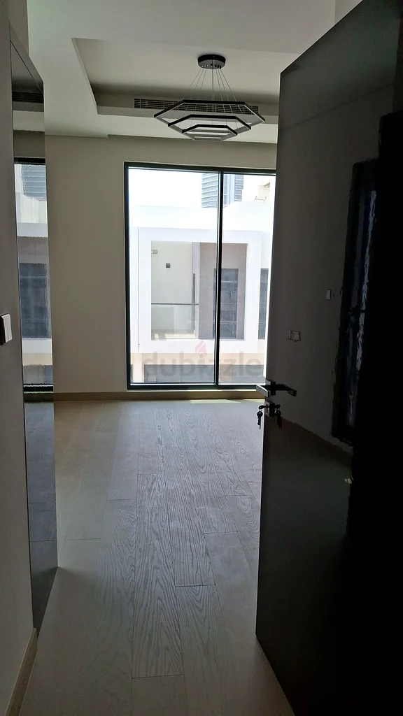 WOW  FIRST TENANT VACANT BRAND NEW 3 BDRM VILLA ,FITTED APPLIANCES IN DAMAC HILLS  DHS   DHS 215K.63738297847811112