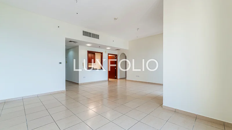 Sea View / Top Floor/ Corner Unit / Investment63936814525570113