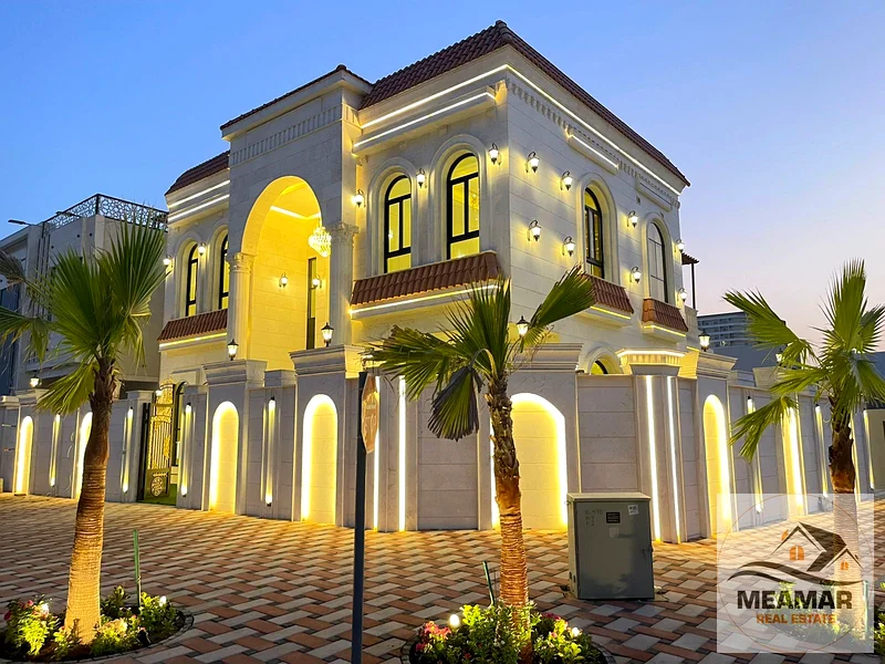 Unique and distinctive design with large space and different decorations63893559730946111