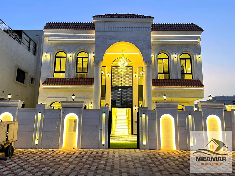 Unique and distinctive design with large space and different decorations63893559730946110