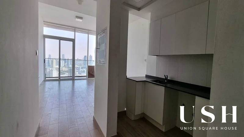 Open View Living Room towards Marina | High Floor | Vacant63780134332289113
