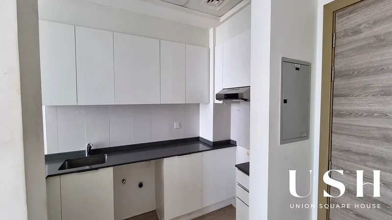 Open View Living Room towards Marina | High Floor | Vacant63780134332289114