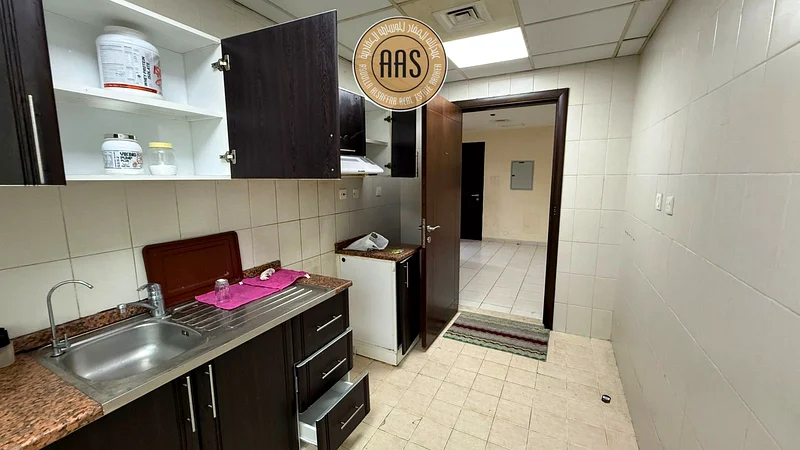 شقة واسعة من غرفة نوم واحدة مع شرفة وجميع وسائل الراحة قريبة من موقف حافلات RTA63756587191171114
