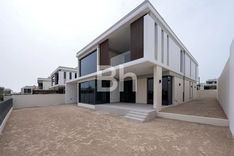 Park View | Fully Upgraded | Great Location63930886537985110
